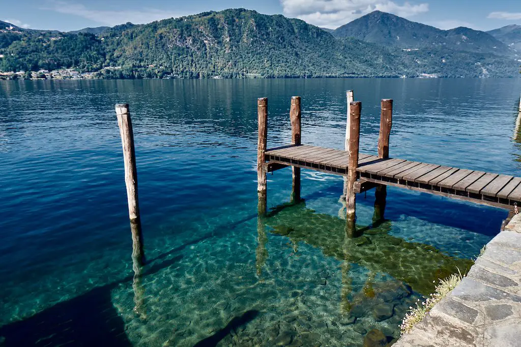 Das Wasser im Ortasee ist glasklar