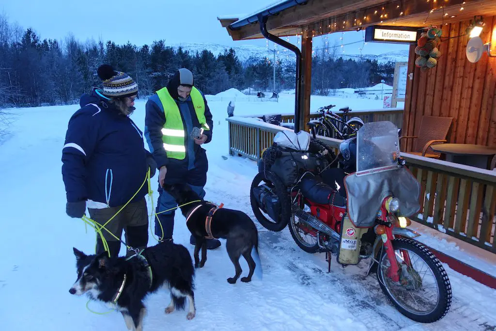 Es geht auch verrückter mit dem Moped zum Nordkap