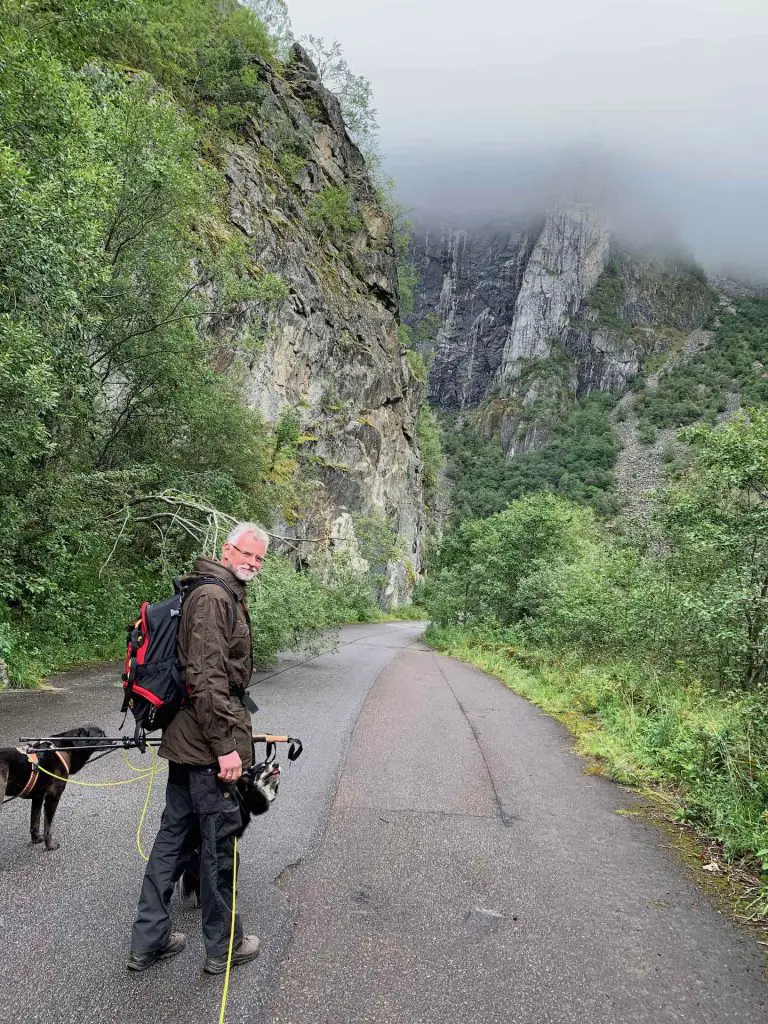 Weg zum Vøringfossen in Südnorwegen