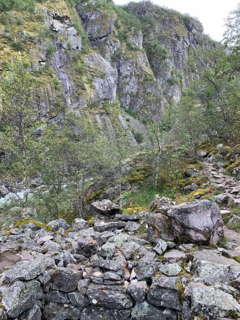 Die Geröllfelder am Fluß