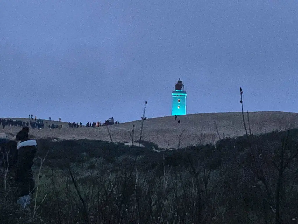 Der Leuchtturm aus der Ferne