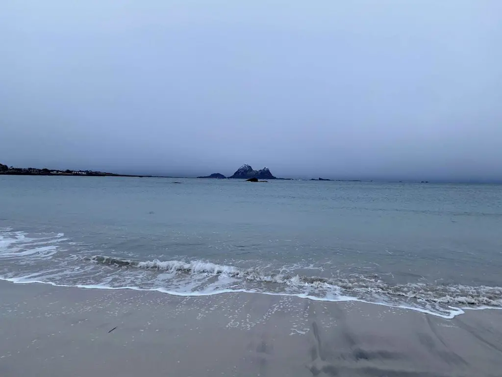 Fjærvollsanden Strand mit Lamholmen Insel