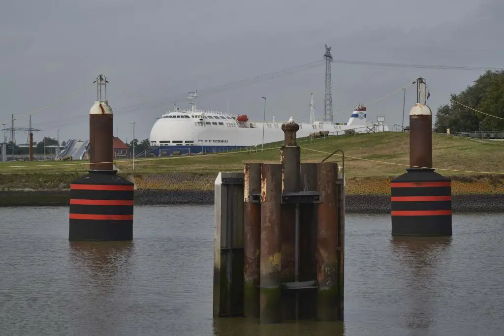 Emdener Hafen an der großen Schleuse