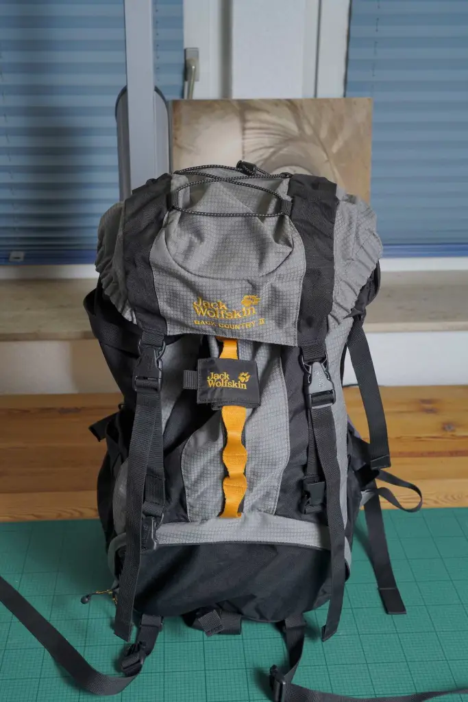 Trekkingrucksack geschlossen mit Fotoausrüstung