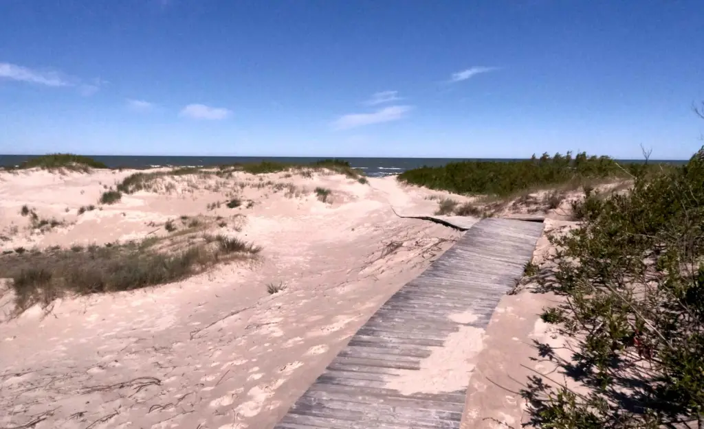 Übergänge an den Strand von Ventspils