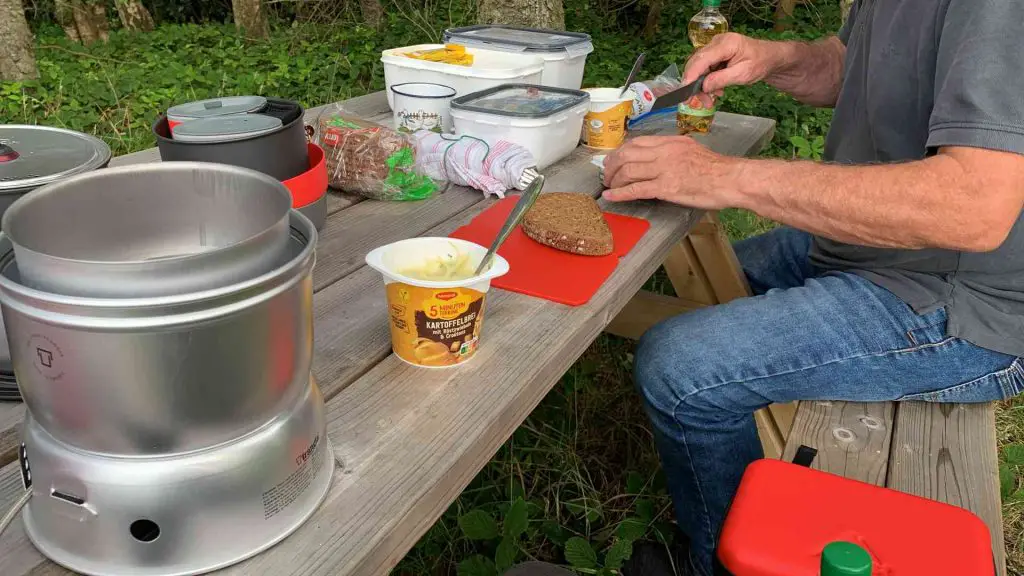 Abendessen auf der Insel Bågø