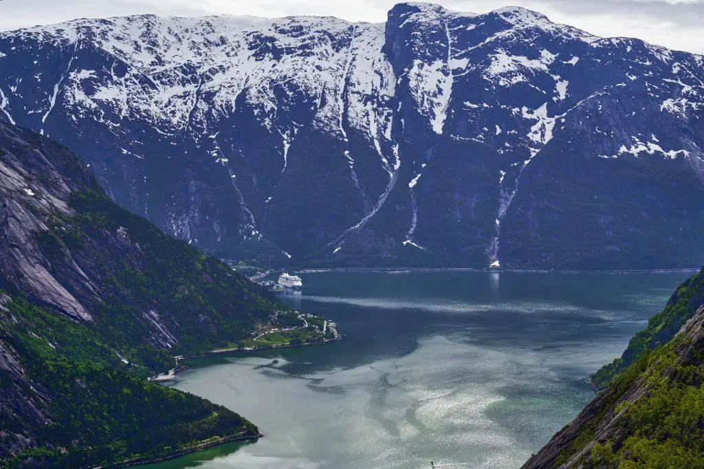 Aussicht auf den Hardangerfjord vom Kjeåsens Hof