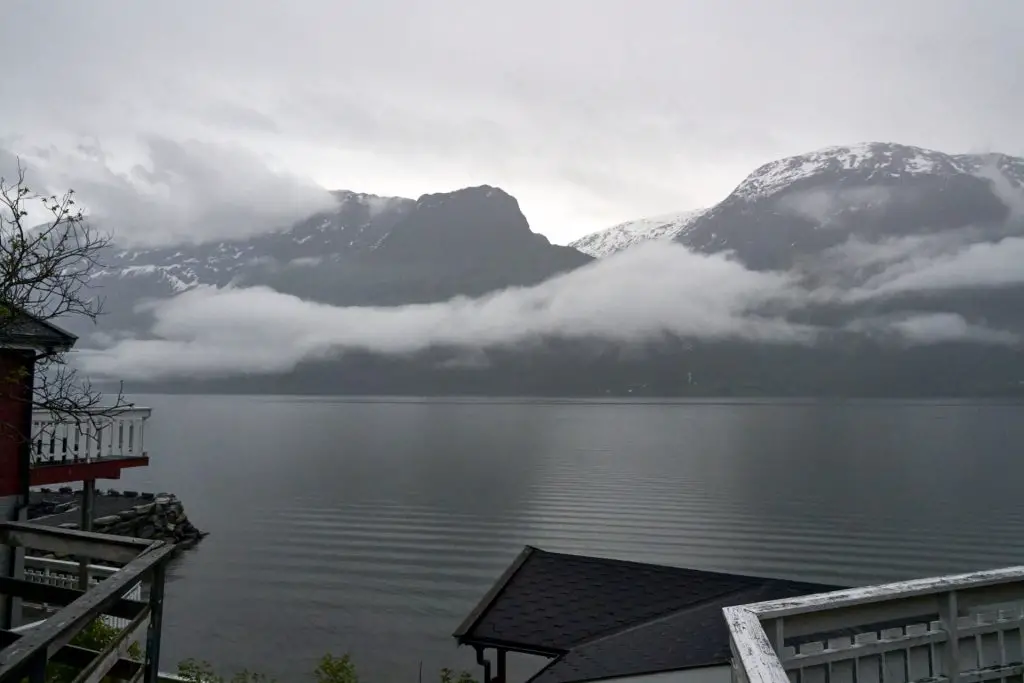 Lustrafjord im Regen