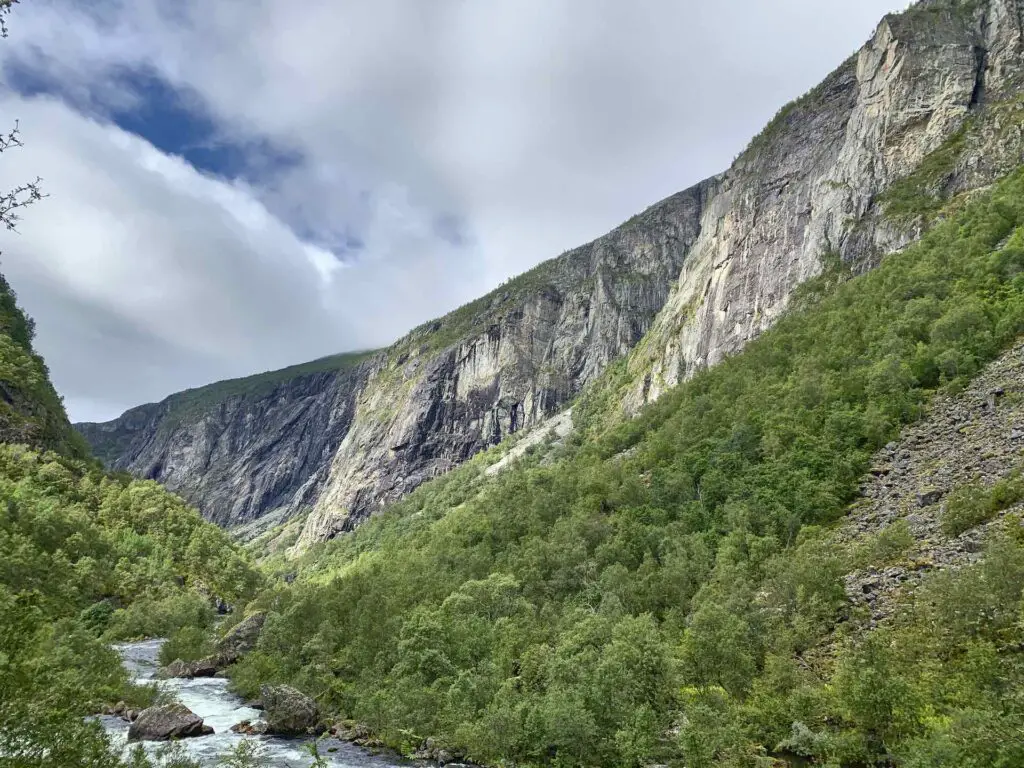 Blick durch die Schlucht am Vøringfossen